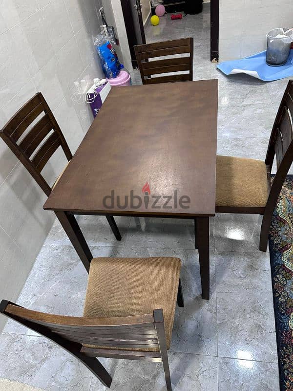 (36216143) Dining table with 4 chairs in good condition 25BD only 2