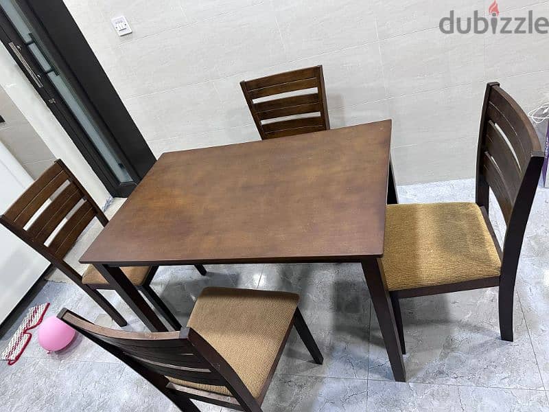 (36216143) Dining table with 4 chairs in good condition 25BD only 3