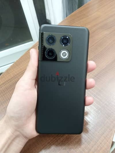 One plus 10 pro condition 10/10 with box and charge