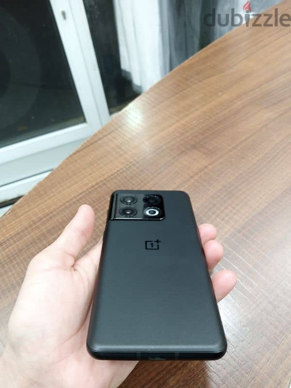 One plus 10 pro condition 10/10 with box and charge 1