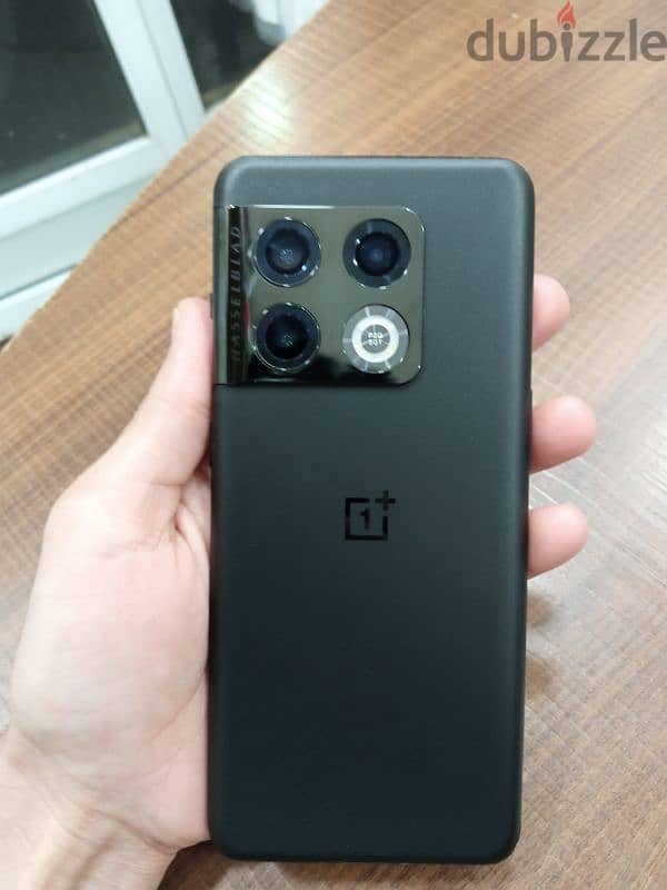 One plus 10 pro condition 10/10 with box and charge 4