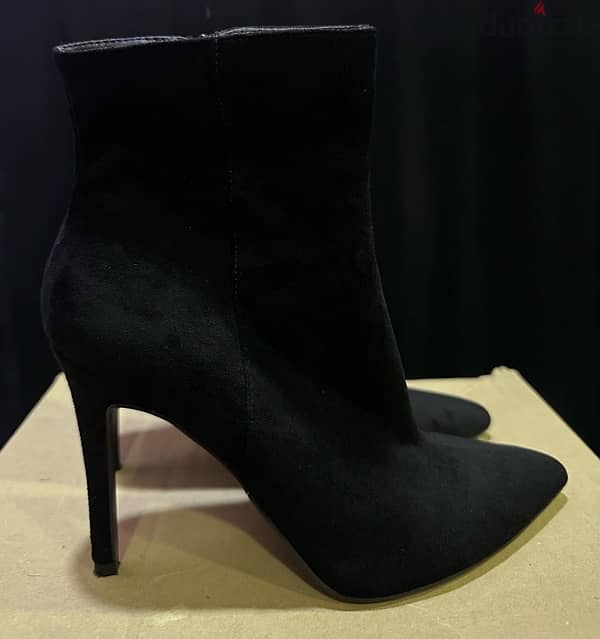 Black velvet boot high heels 2