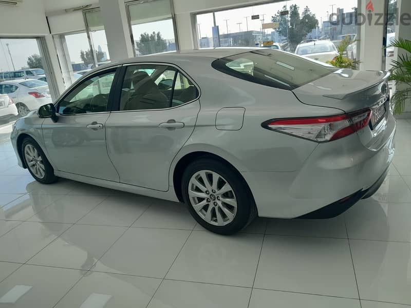 Toyota Camry 2019 LE 2