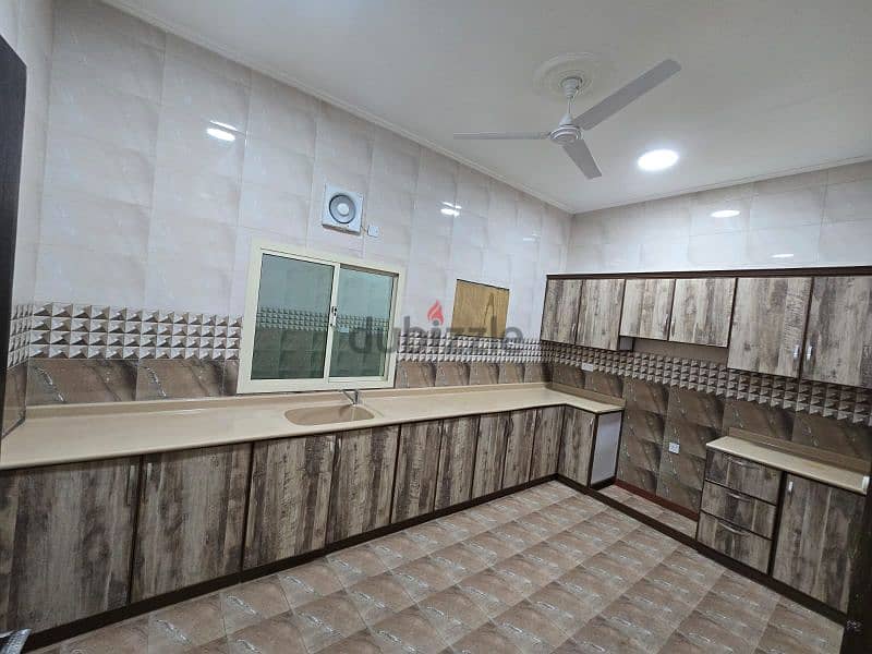 5 bedroom 3 bathroom hall kitchen with ewa 370 bhd . 34030556 4