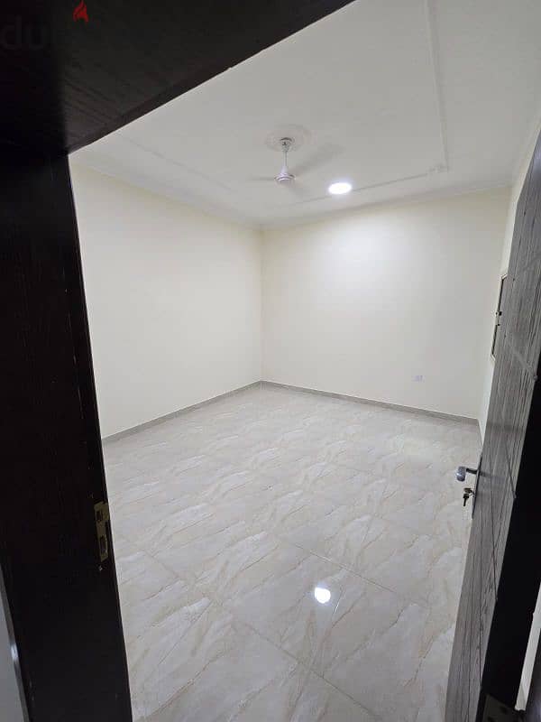 5 bedroom 3 bathroom hall kitchen with ewa 370 bhd . 34030556 5