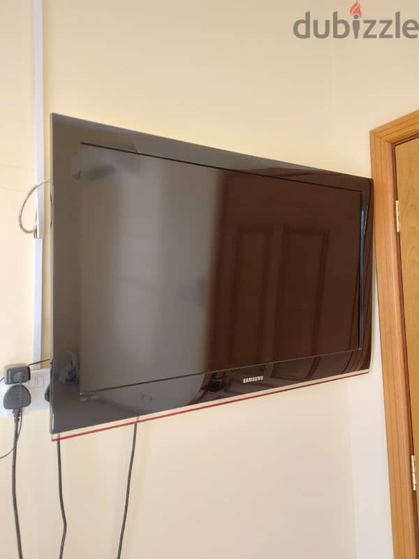 40" Samsung LCD TV 2