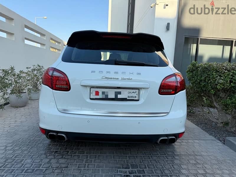 Porsche Cayenne Turbo 2013 1