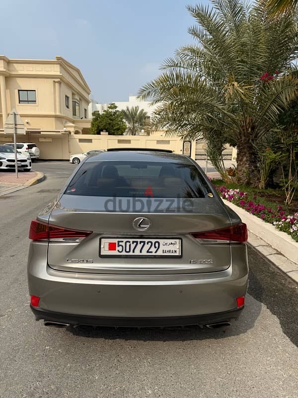 Lexus IS 300 2019 Bahrain agent 3