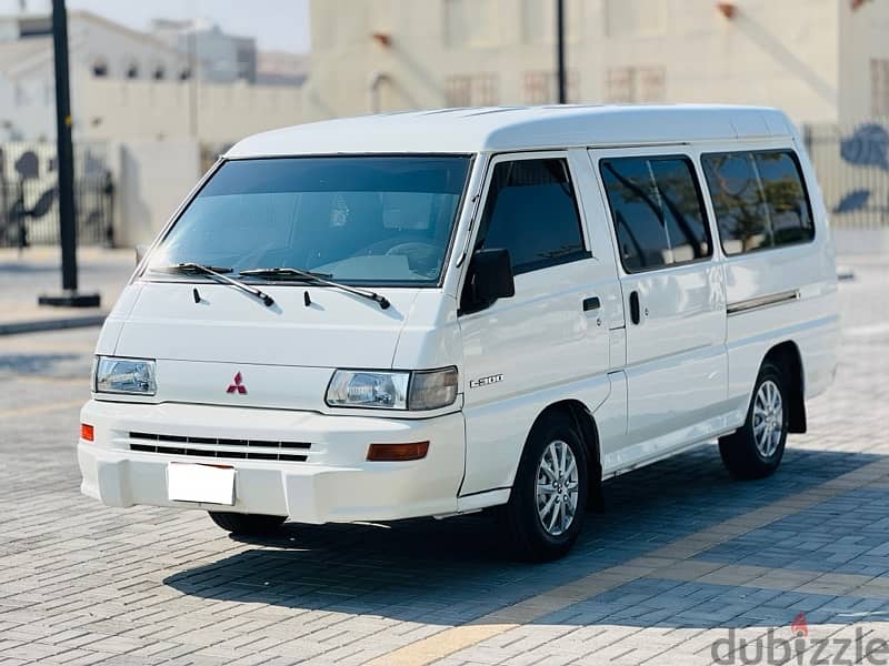 Mitsubishi Van 2010 Model/12 seater/for sale 1