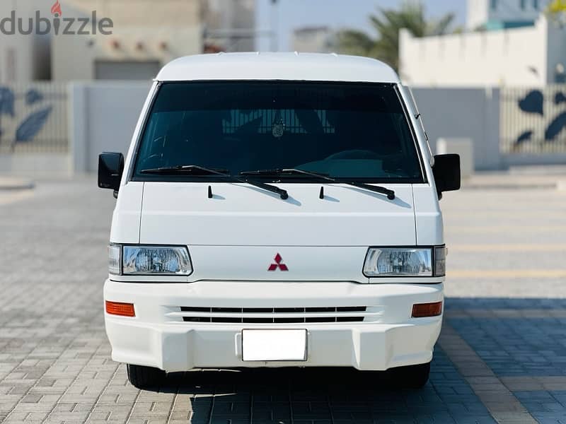 Mitsubishi Van 2010 Model/12 seater/for sale 2