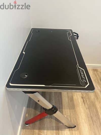 RGB GAMING TABLE FOR SALE - طاولة للبيع