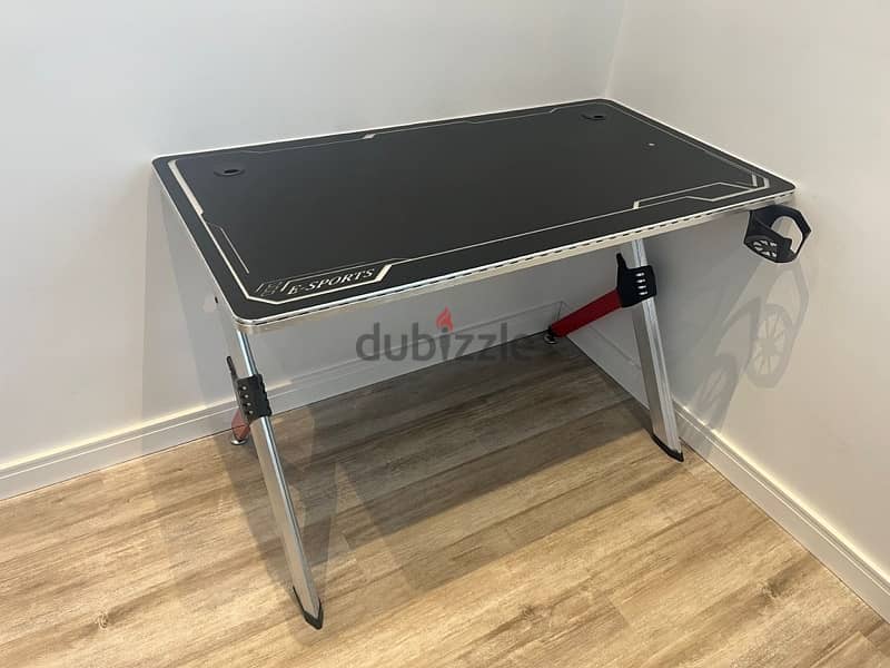 RGB GAMING TABLE FOR SALE - طاولة للبيع 2