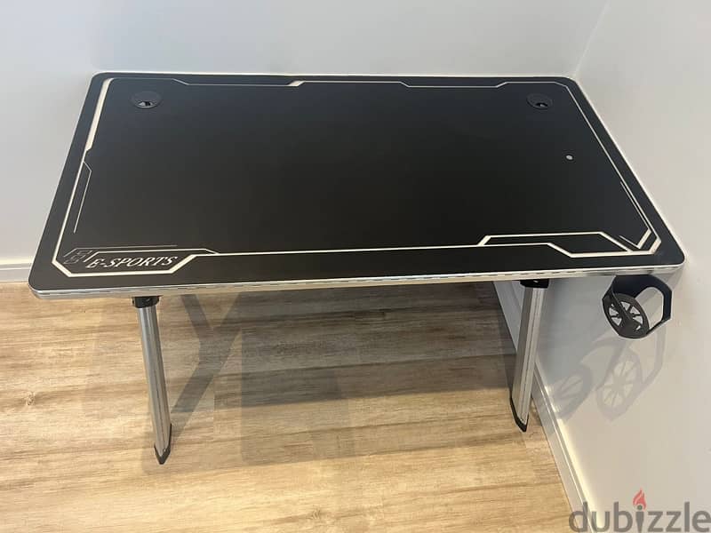 RGB GAMING TABLE FOR SALE - طاولة للبيع 4