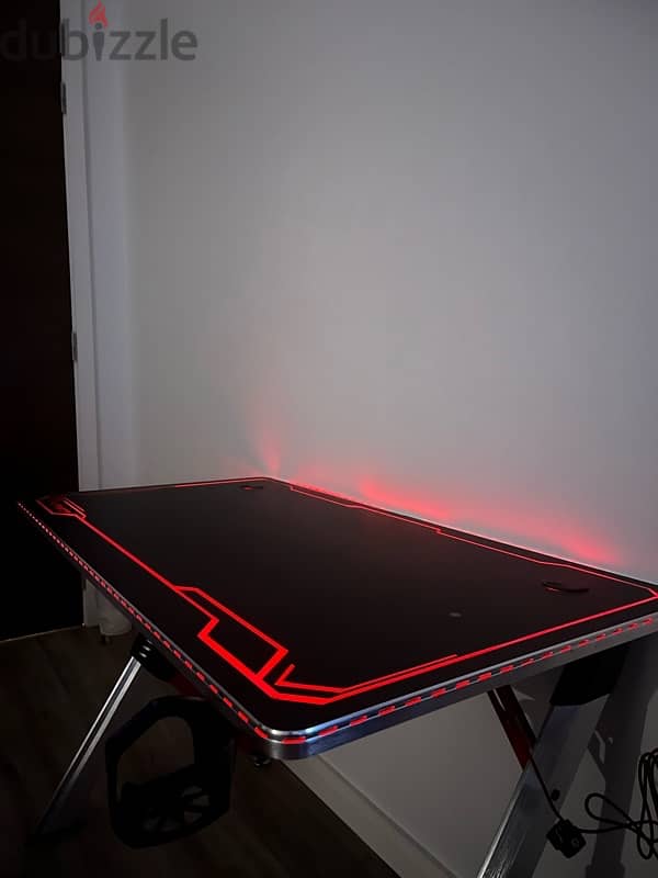 RGB GAMING TABLE FOR SALE - طاولة للبيع 7