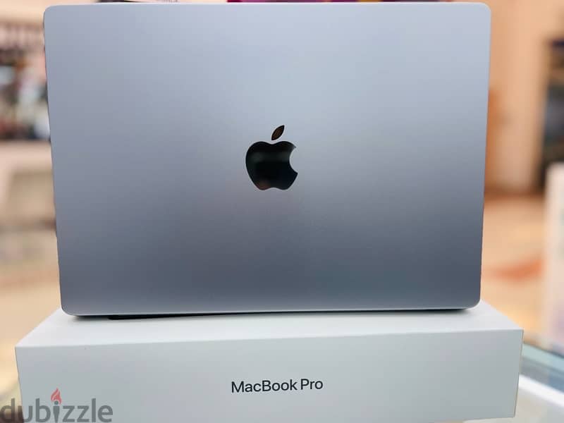 Used MacBook Pro 14inch M1 Pro 1TB 4