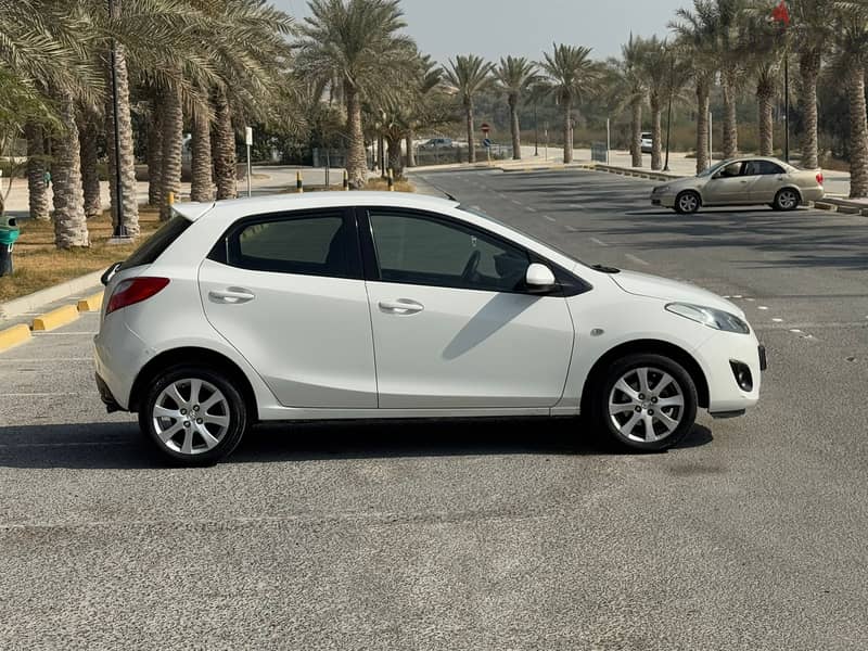 Mazda 2 2012 Hatchback 4