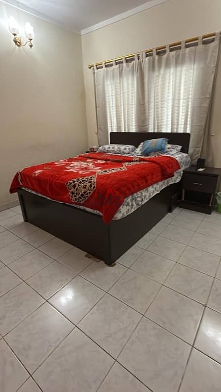 Queen Bed Wooden 0