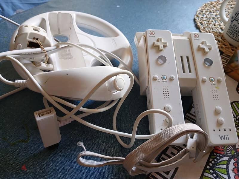 Wii Nintendo Game Controllers all for 20bd 3