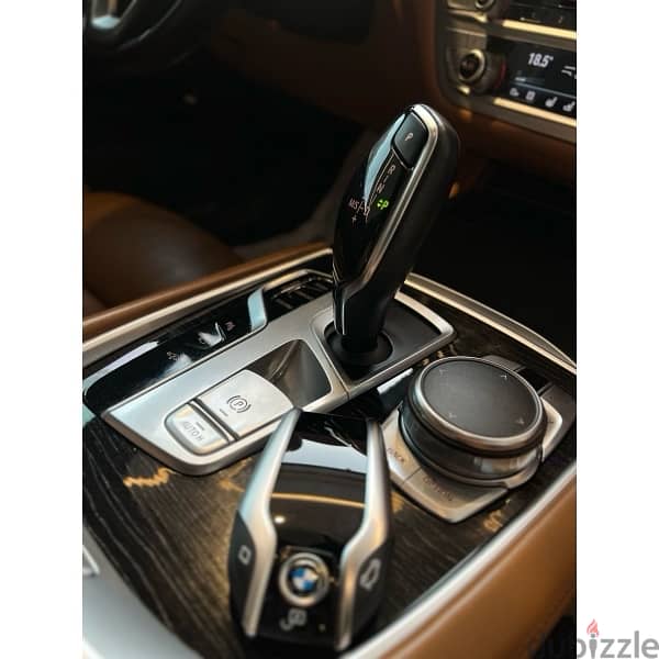 BMW 7-Series 2016 14