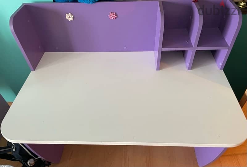 2 Children’s Desk 4