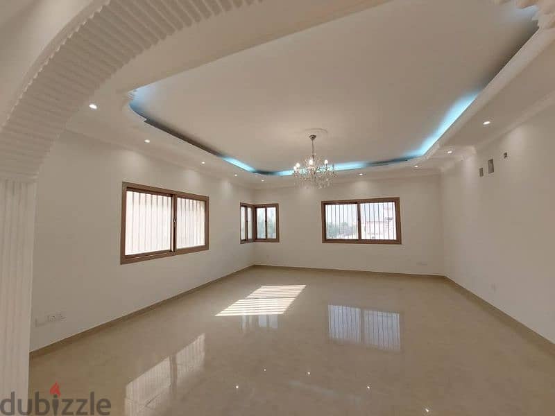 للايجارنص فيلافخمة شامل في عالي For rent half a villa in Aali 0