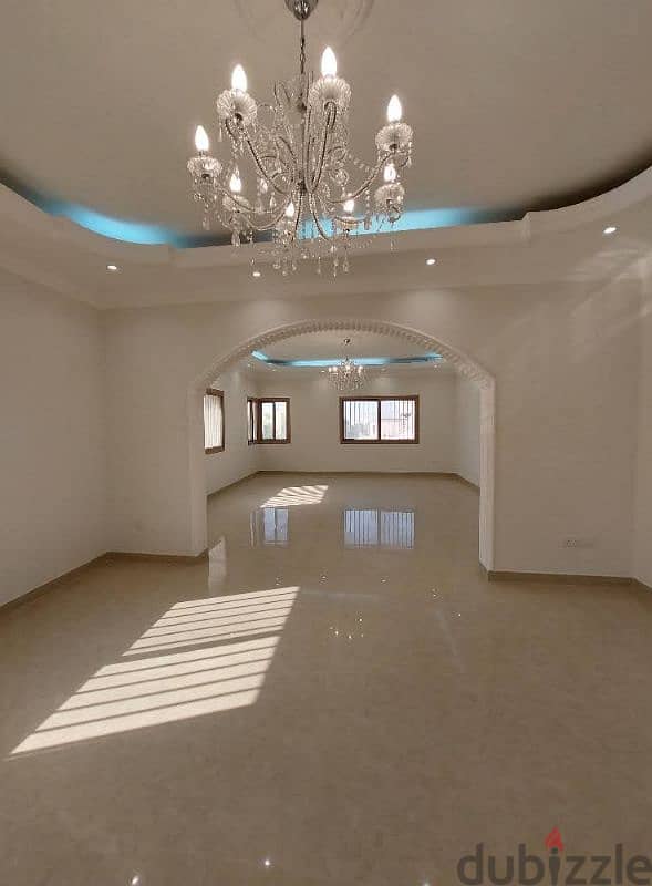 للايجارنص فيلافخمة شامل في عالي For rent half a villa in Aali 2