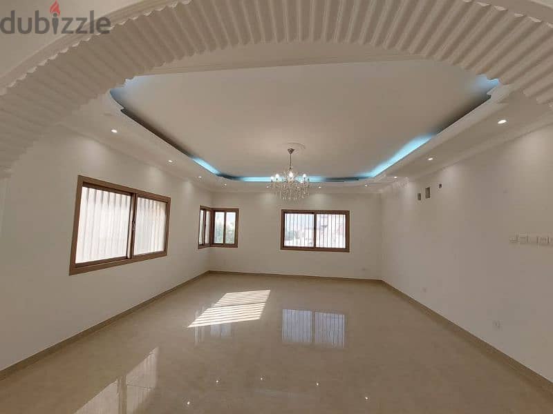 للايجارنص فيلافخمة شامل في عالي For rent half a villa in Aali 3