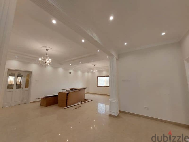 للايجارنص فيلافخمة شامل في عالي For rent half a villa in Aali 6