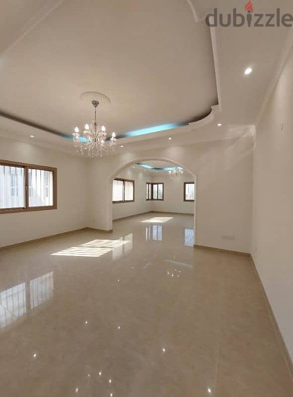 للايجارنص فيلافخمة شامل في عالي For rent half a villa in Aali 9