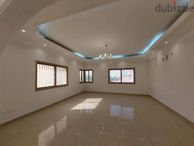 للايجارنص فيلافخمة شامل في عالي For rent half a villa in Aali 14