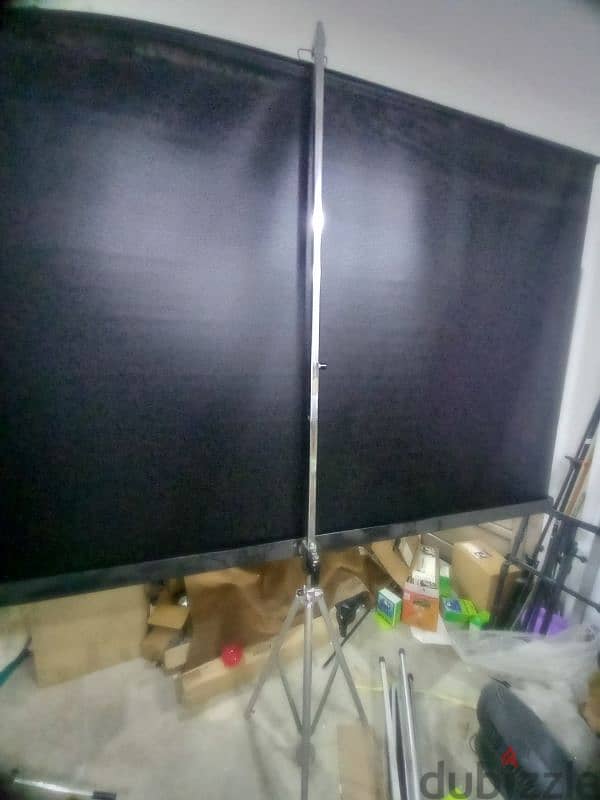 130 inch Projector With Stand 1