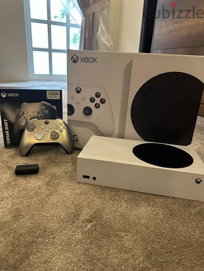 Xbox Series S w/ Rechargable Battery & Lunar Shift Controller