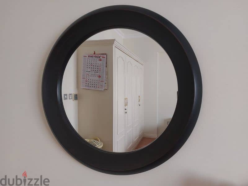 Big Round Mirror in PERFECT CONDITION 0