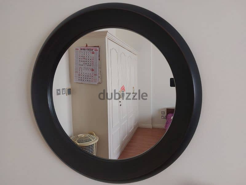 Big Round Mirror in PERFECT CONDITION 1