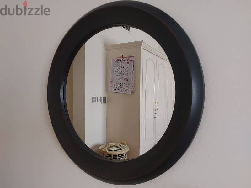 Big Round Mirror in PERFECT CONDITION 3