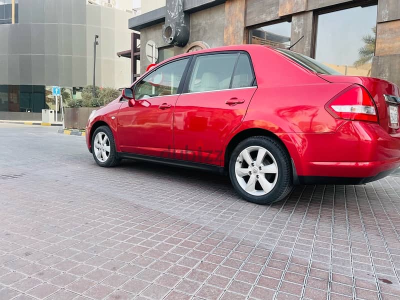 Nissan Tiida model 2009. 6