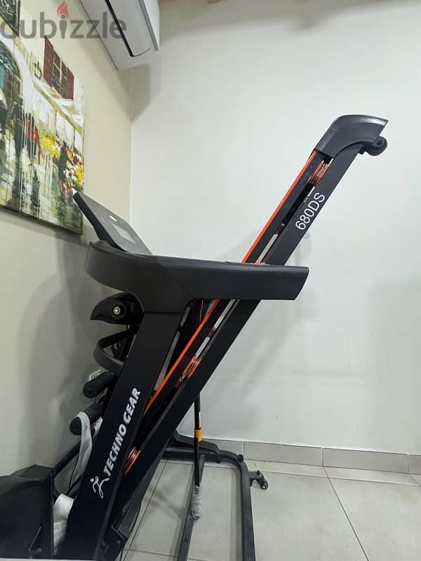 Techno Gear 680DS Treadmill 1