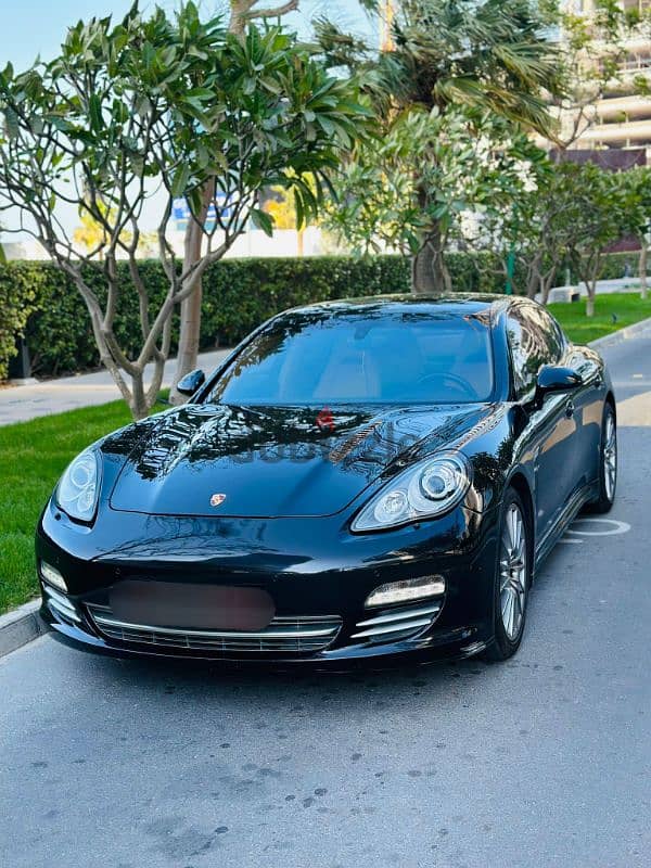 Porsche Panamera 2013 model. single owner used car. very clean interio 5