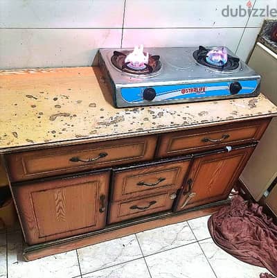 gas stove and kitchen table and dressing table for urgent sale