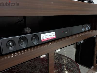 Excellent LG Soundbar 300W 2.1 High Resolution Dolby Atmos Audio