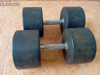 دنابل 40 كيلو بحالة ممتازه. 40Kg dumbbebell in excellent condition