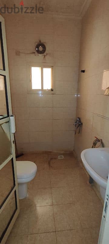 Spacious 2 BHK flat for rent 1