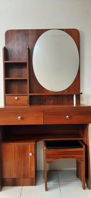 Elegant Wooden Dressing Table With Mirror and Storage.