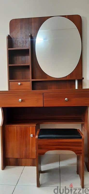 Elegant Wooden Dressing Table With Mirror and Storage. 2