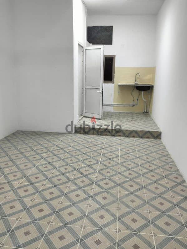 استيديو للايجار في سوق واقف شامل  studio for rent in Hamad town 6