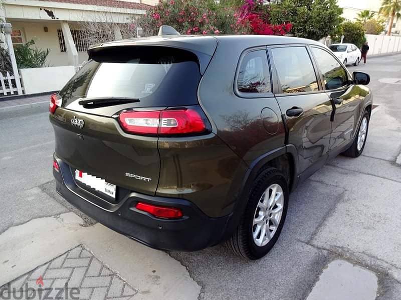 Jeep Cherokee 2015, 106000 Kms, GCC Specs, Metallic Green, 0 Accident 2