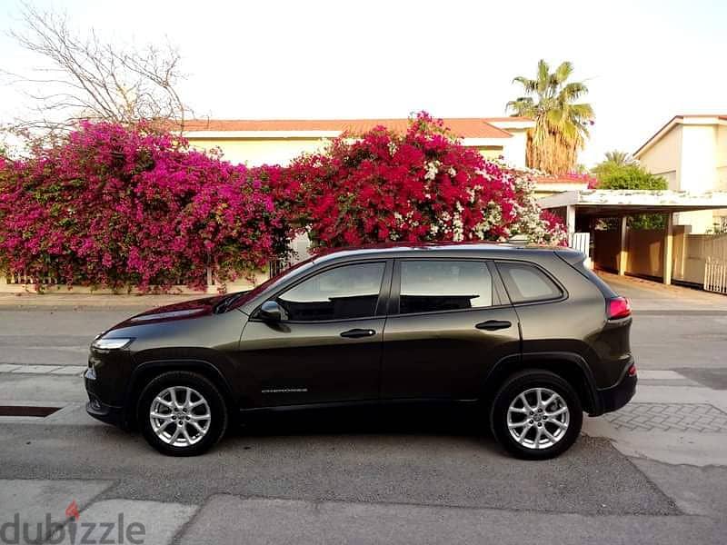 Jeep Cherokee 2015, 106000 Kms, GCC Specs, Metallic Green, 0 Accident 4