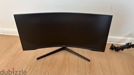 Samsung 34' Odyssey G5 Ultra-Wide Monitor with 1000R Curved Screen