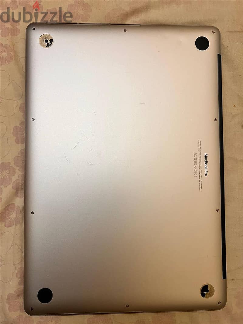 15.4 inches MacBook Pro intel i7 2.2GHz 16GB RAM 256GB SSD 6