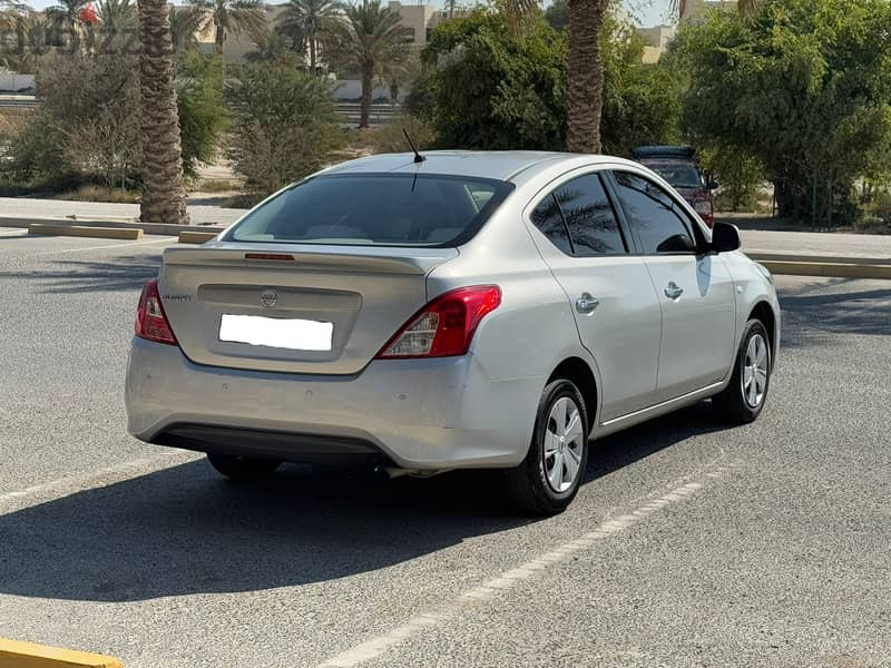 Nissan Sunny 2018 4